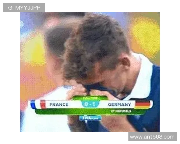 如何用纸张巧妙拼接足球球星图案打造独特创意手工艺术作品