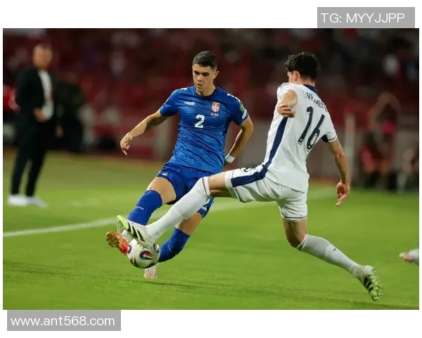 英格兰足球女星长发造型展现独特魅力与运动风尚